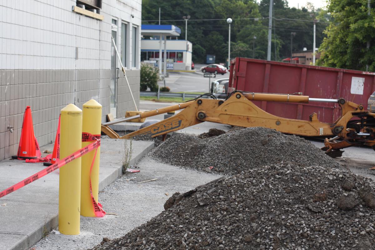 Drive-thru footer dig